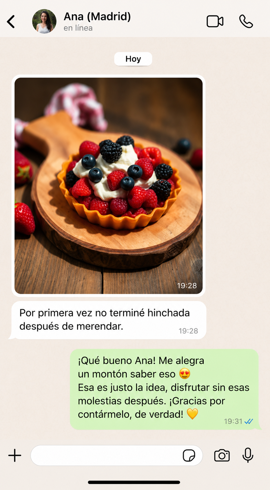 Conversación de WhatsApp con Ana de Madrid mostrando una tartaleta de frutos rojos